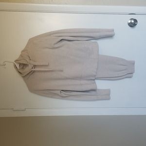 Biege Wool (45%) sweater and jogger set